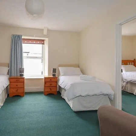 Holiday home 16 Medrose Street *